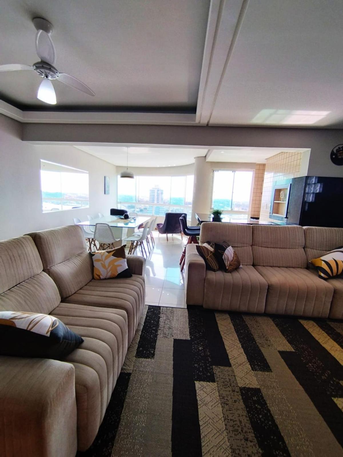 Em Apartment *