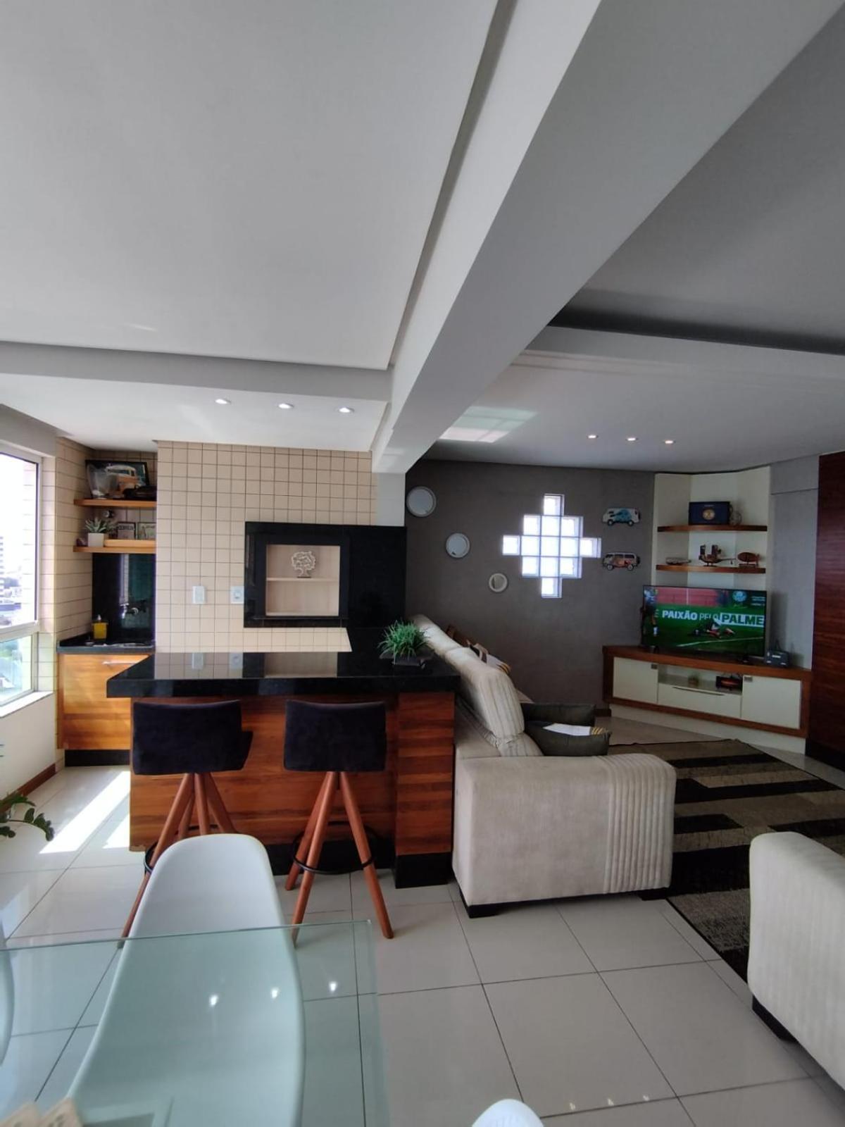Apartment Em *