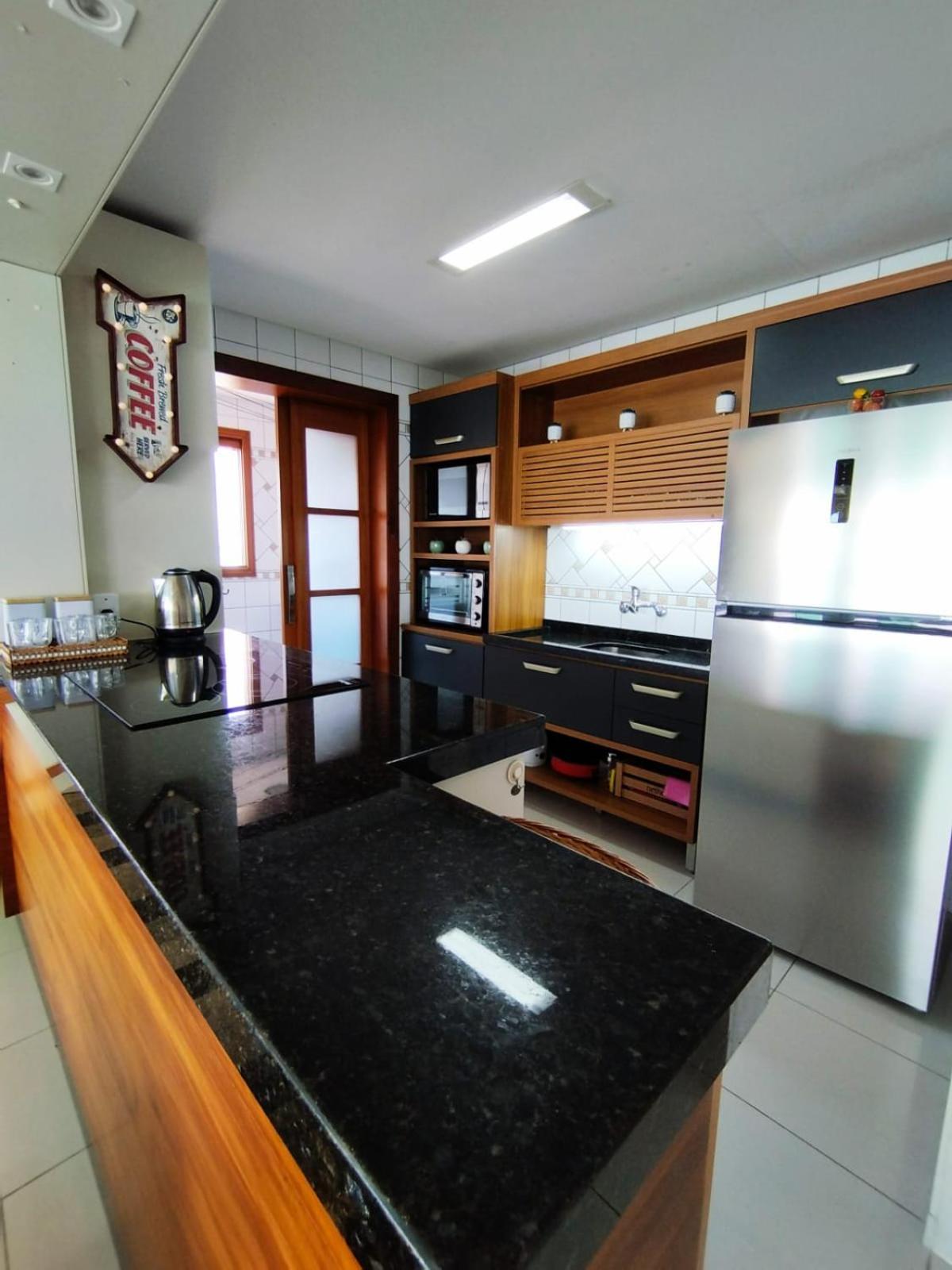 Apartment Em *